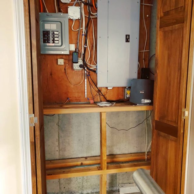 disorganized-messy-basement-east-greenwich-rhode-island